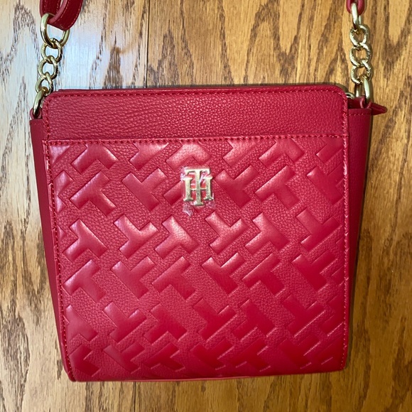 tommy hilfiger red purse - Picture 2 of 4